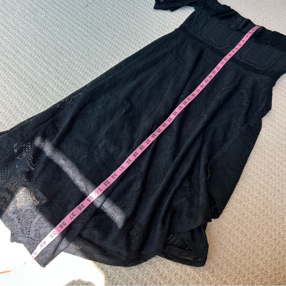 BCBGMAXAZRIA Demi Cold-Shoulder Lace Midi Dress - Picture 10 of 12